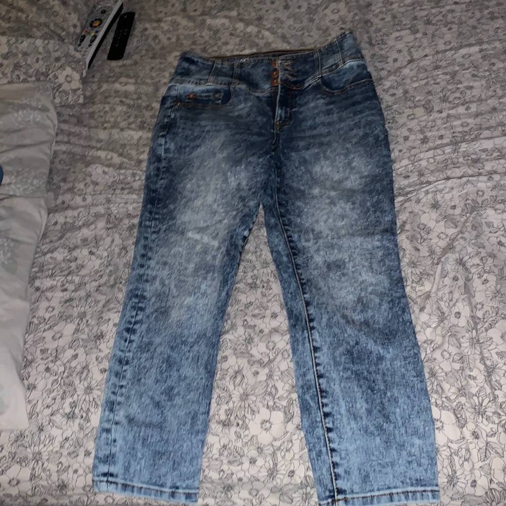 No boundaries brand new size jr 11 high rise capri